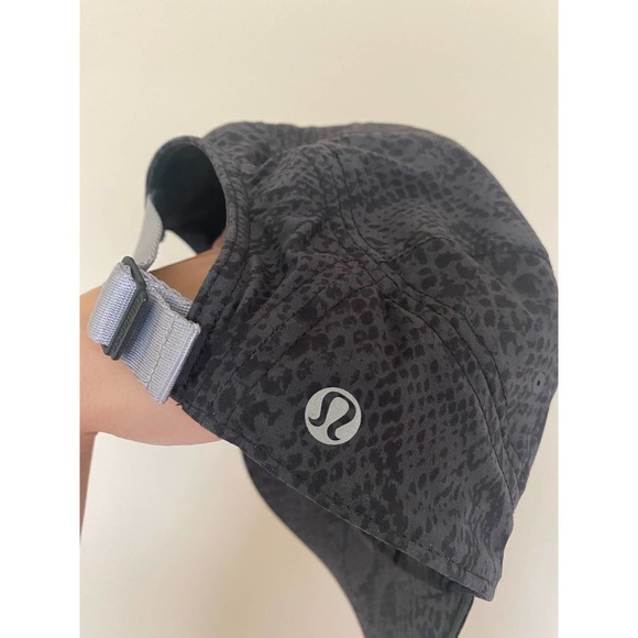 Lululemon Race To Place Run Hat Desert Snake Deep Coal Black